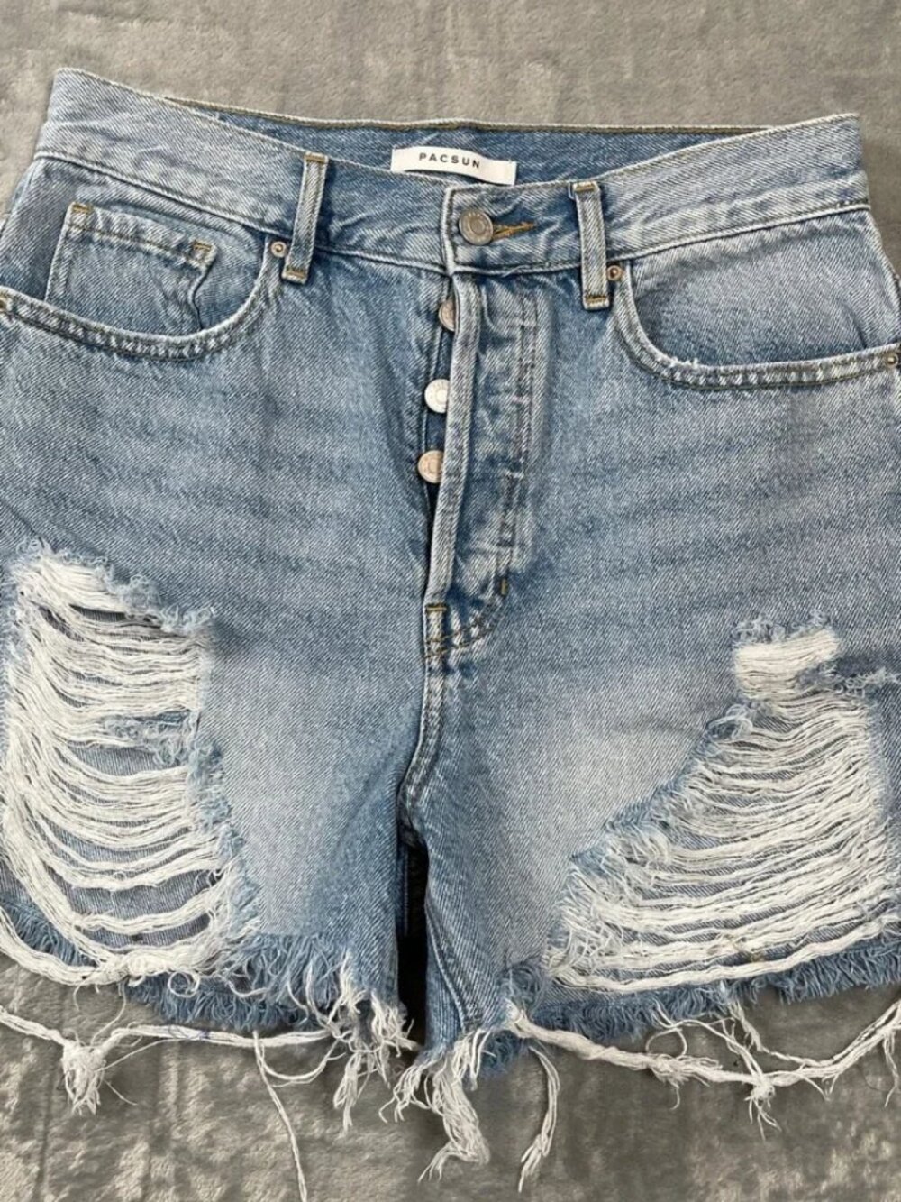 PacSun Shorts Size 27 90s Girlfriend Light Wash Distressed High Rise Denim
